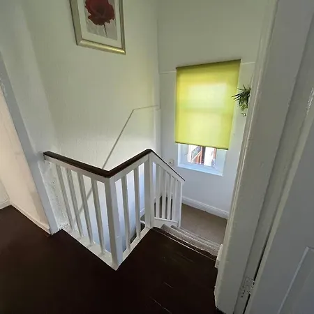 Lovely 2 Bedroom Flat Close To Centre