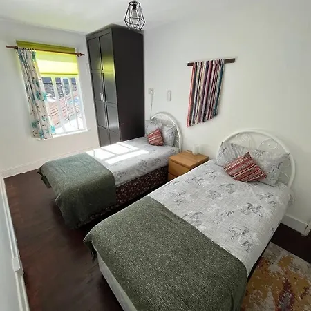 Lovely 2 Bedroom Flat Close To Centre